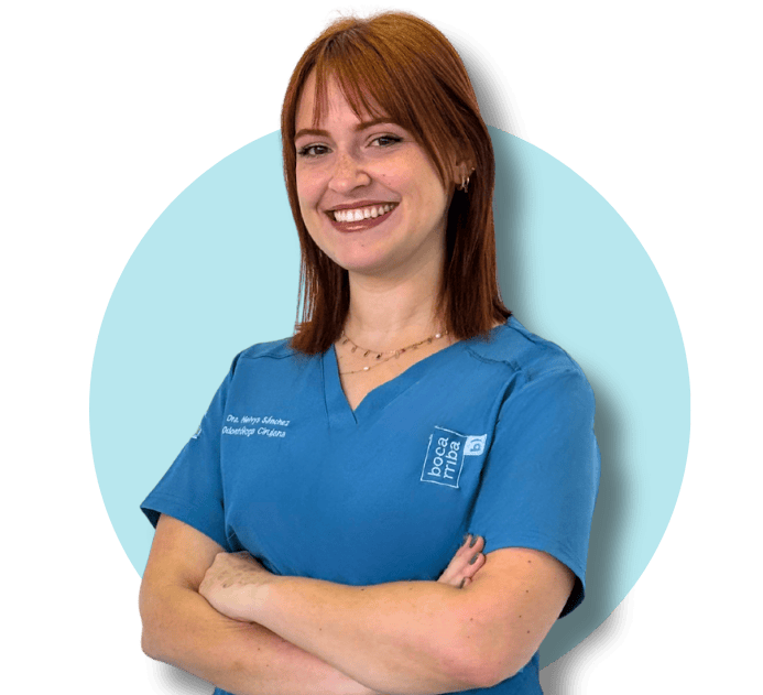 Retrato profesional de la Dra. Neivys Sánchez Amat, implantología y cirugía en Clínica Bocarriba