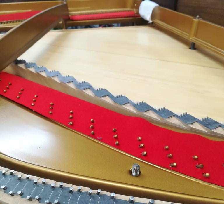 Accordeur Pianos Lyon- Nouveau Vernis de Cadre Pianos Pleyel- Vernis table d'harmonie