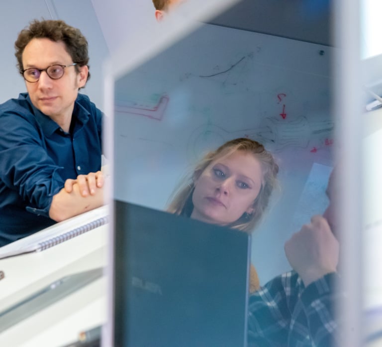 Medical device engineers exchanging ideas to drive innovation in minimally invasive technologies