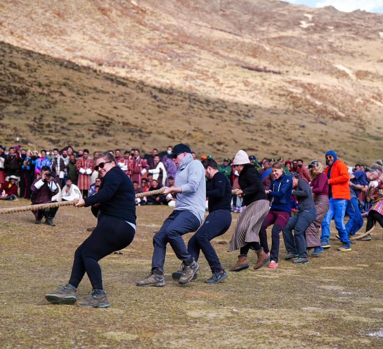 Tug-of-war-between-visitors-and-the-local-inhabiitants-at-Laya-Royal-Highland-Festival
