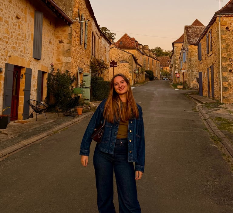 Portrait de Marie, experte en communication et marketing digital