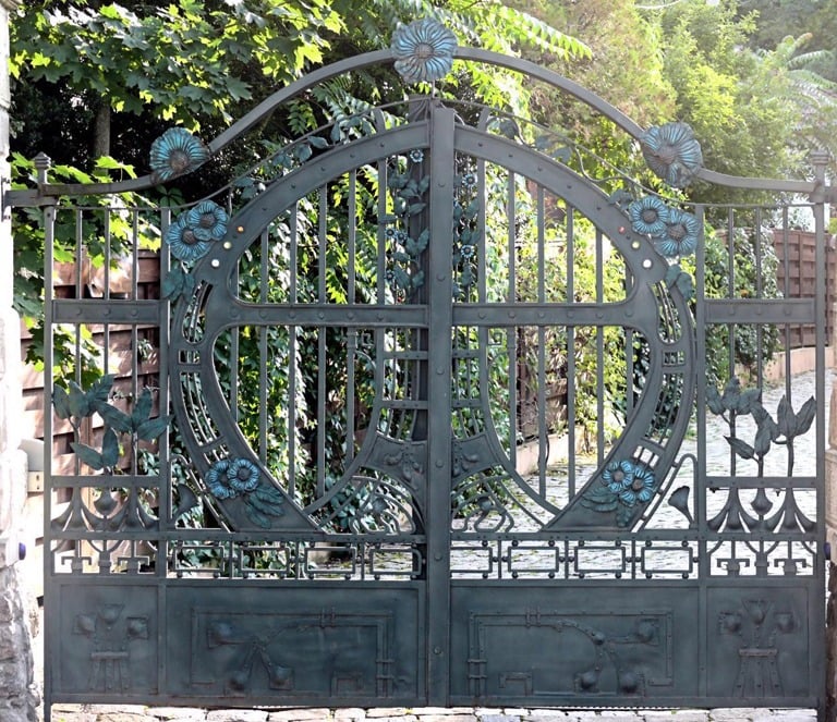 Portail de garage vert en métal acier fer forgé