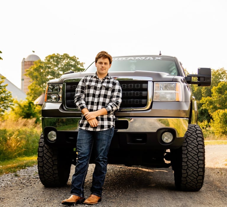 Lancaster PA senior pictures. Manheim Pa senior pictures. Senior Picture Photographer. Senior Photos