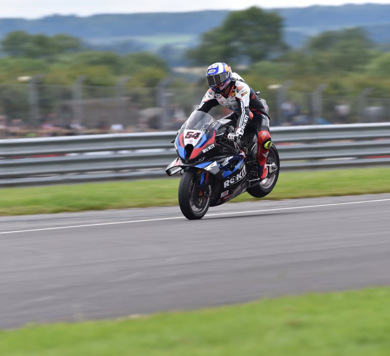 TopRak Razgatlioglu WSBK Donington hard on the brakes 