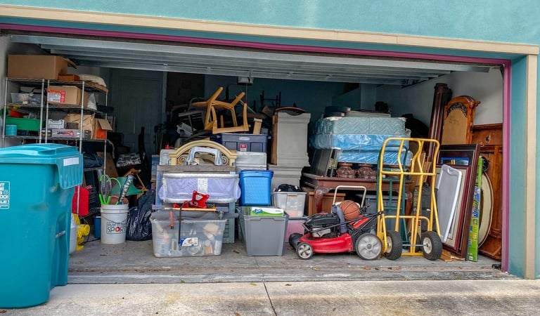 Curbside Junk Collection Garage Cleanout