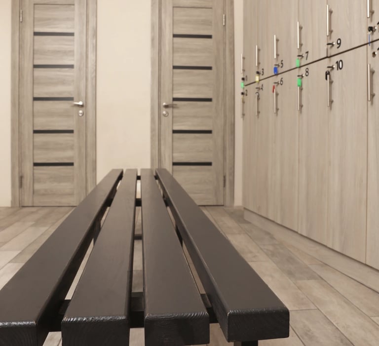 Bancs dans vestiaires professionnels et aménagés 