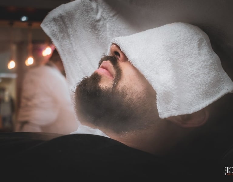 servicio de barba con vapor en barberia ace quito