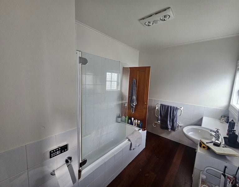 Bathroom renovation before - Auckland builder