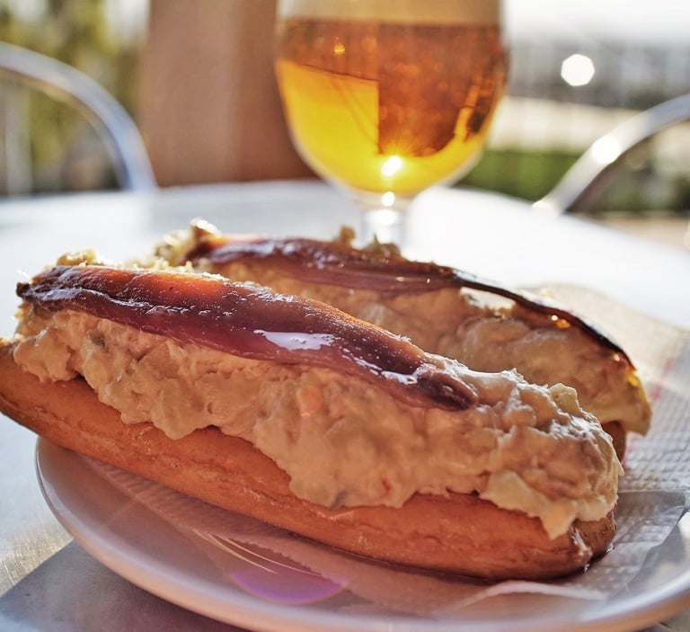 The "marinera" is probably the most typical tapa in the Region of Murcia
