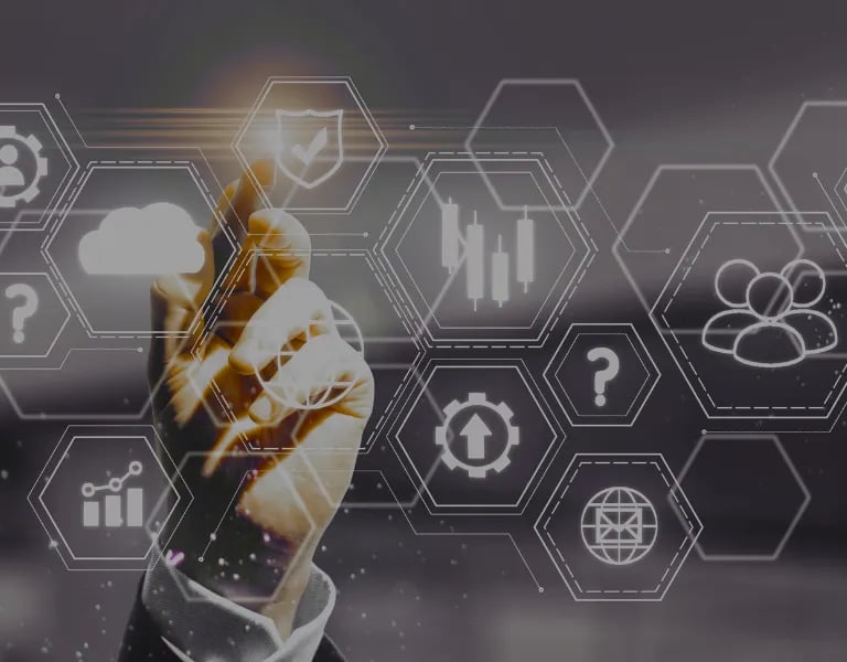 Interface digital com ícones para computação em nuvem, segurança cibernética e análise de dados.