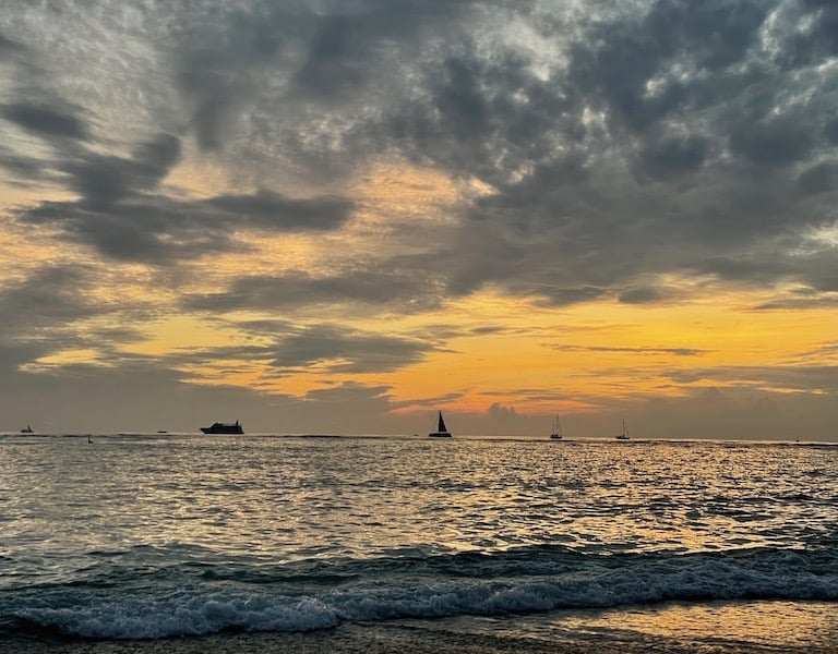 Hawai'i O'ahu Waikiki Beach Strand Sonnenuntergang Annerschtwo