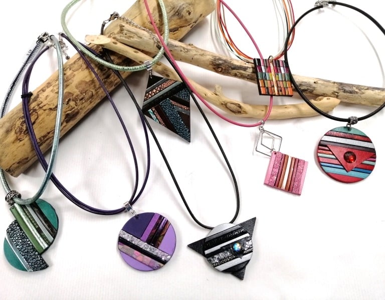 a bunch of necklaces with different colored necklaces