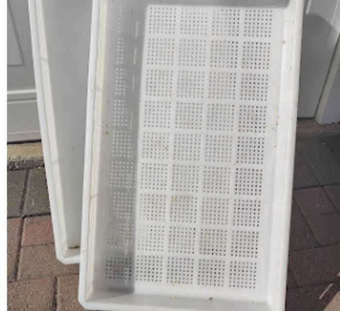Uncapping Tray