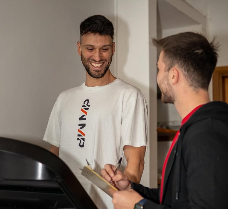 jacopo che parla con un cliente