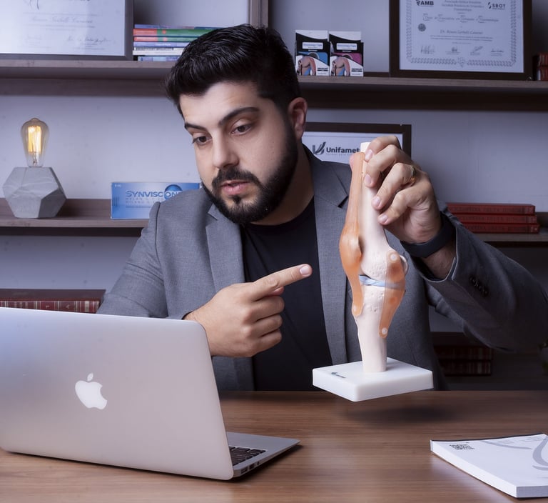 Dr Renan Gerbellhi fazendo consulta 0nline