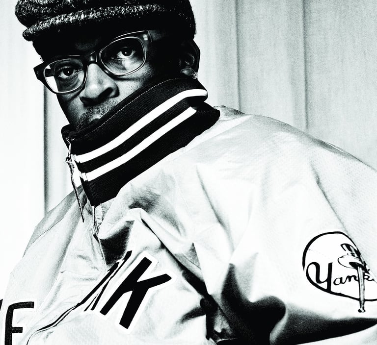 Portrait de Spike Lee en noir et blanc, Plaza Athénée Paris — photographie par Enzo Minardi