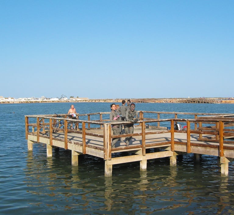 Between Lo Pagán and the San Pedro Salt Flats lies an area known for its medicinal waters and mud. V