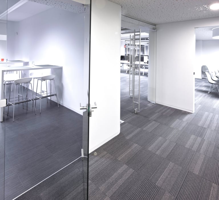 LVT grindu danga virtuves zonoje