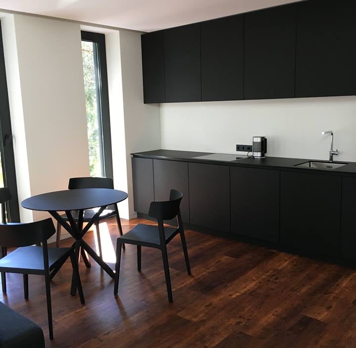 vinijo grindys virtuvėje