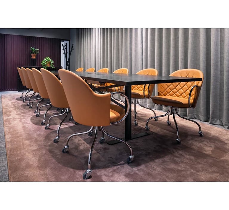 prabangus foteliai ant ratuku