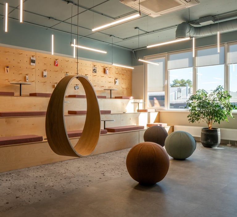 Bendros erdvės su Amtico vinilinėmis grindimis