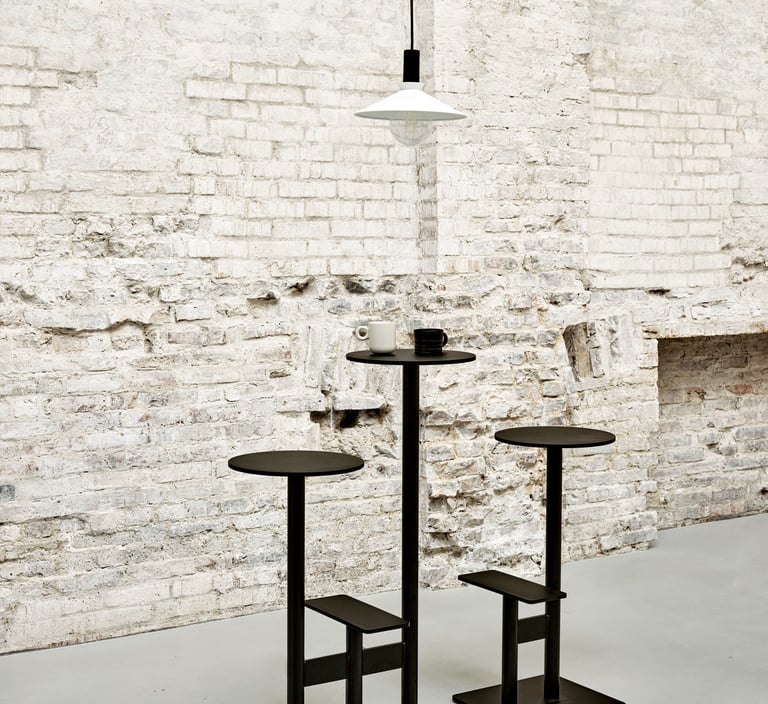 metalinis baro kedes ir stalo derinys