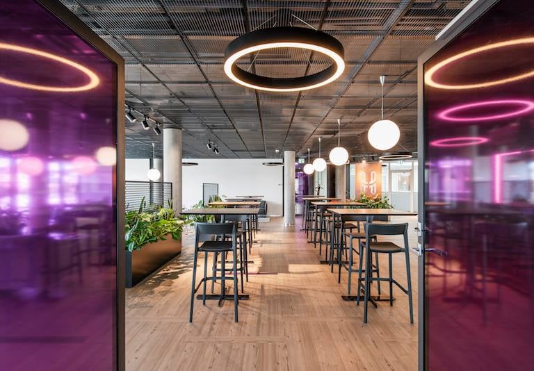 akustines grindys biure