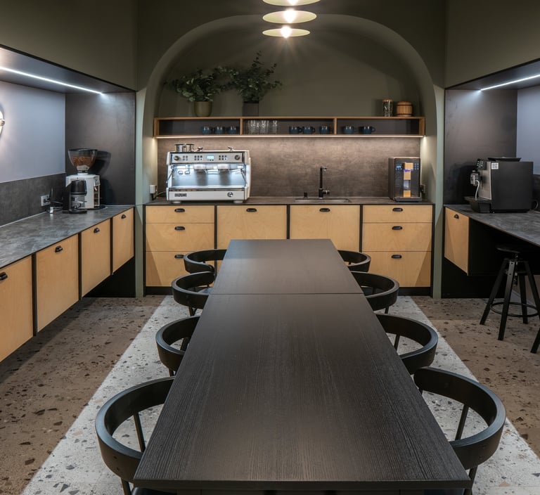 Biuro virtuvė su Amtico vinilinėm grindim