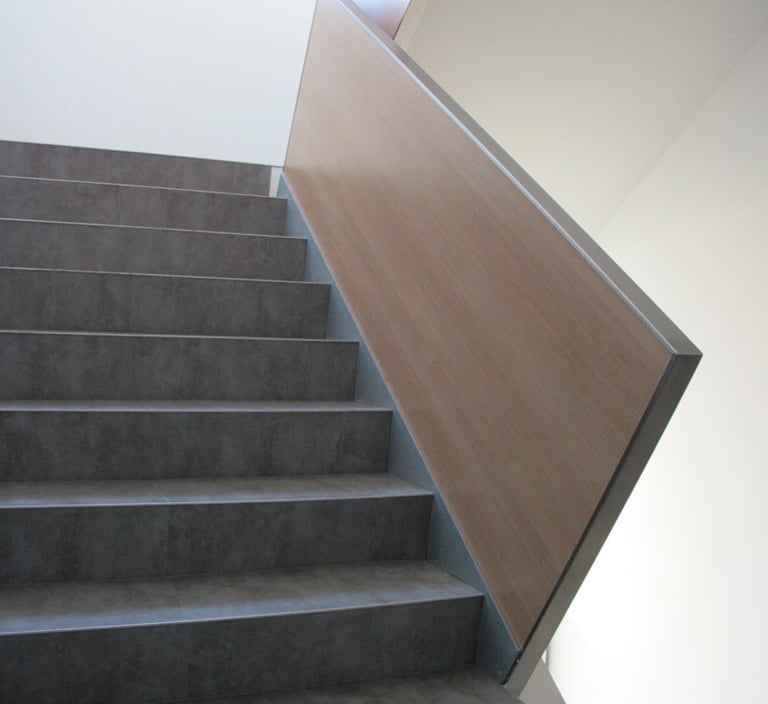 LVT grindys ant laiptu pakopu