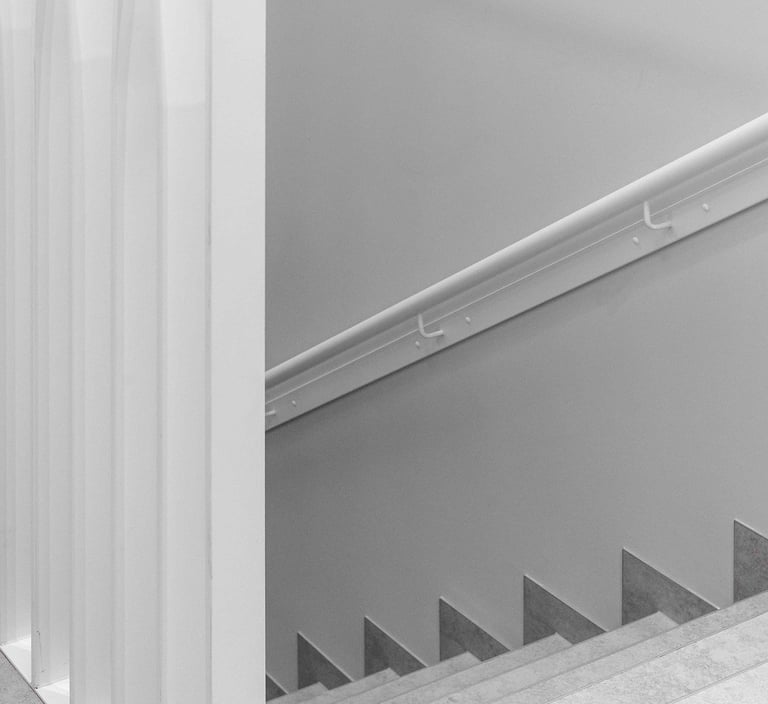 Laiptų apdaila rulonines grindų danga