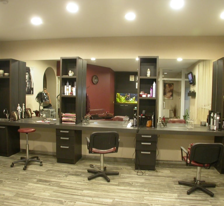 apdailos medziagos grozio salonui