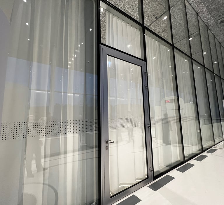 Sprendimai akustiniam komfortui su akustinėmis užuolaidomis