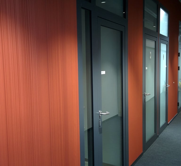 sienu apdaila biurui