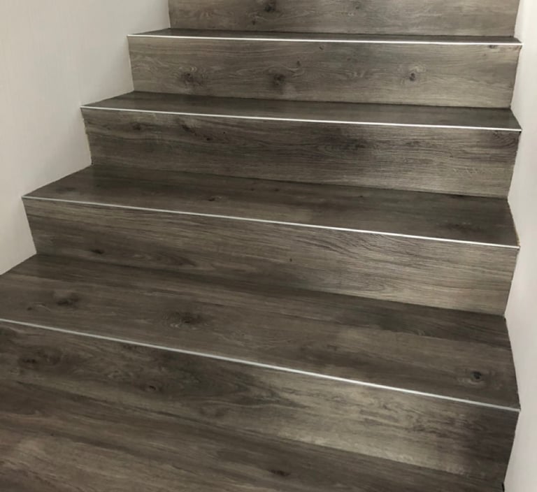 vinilinės grindys ant laiptų