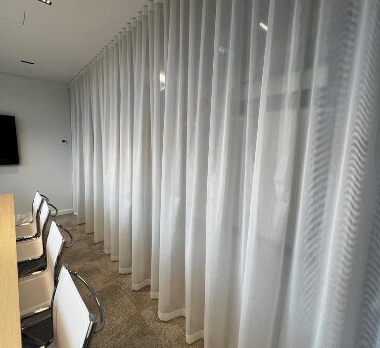 akustinės dieninės užuolaidos biure