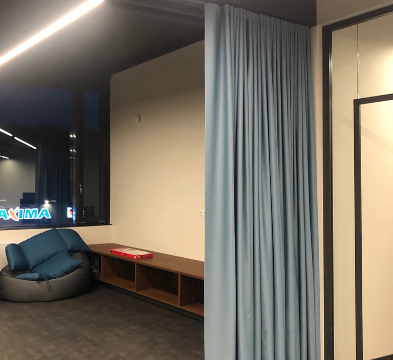 akustiniu uzuolaidu irengimas biure