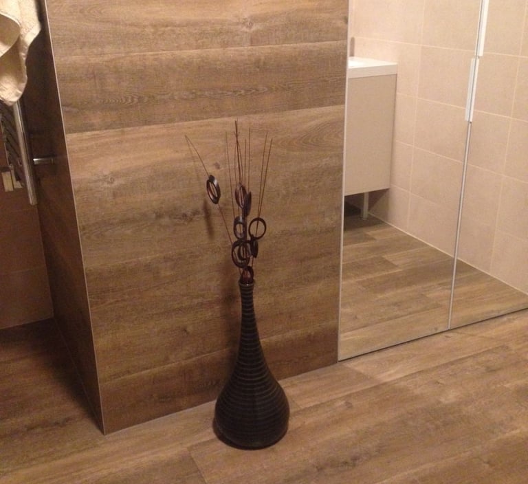 vinilo grindys vonioje