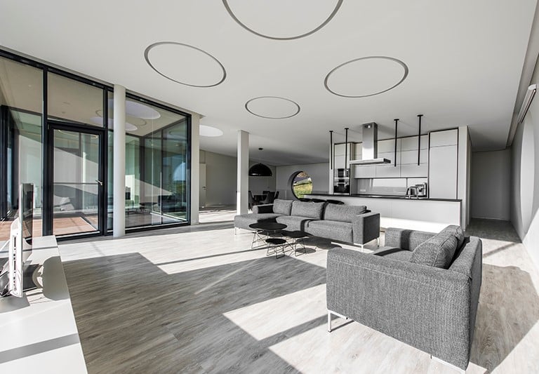 vinilinės grindys privačiam interjerui