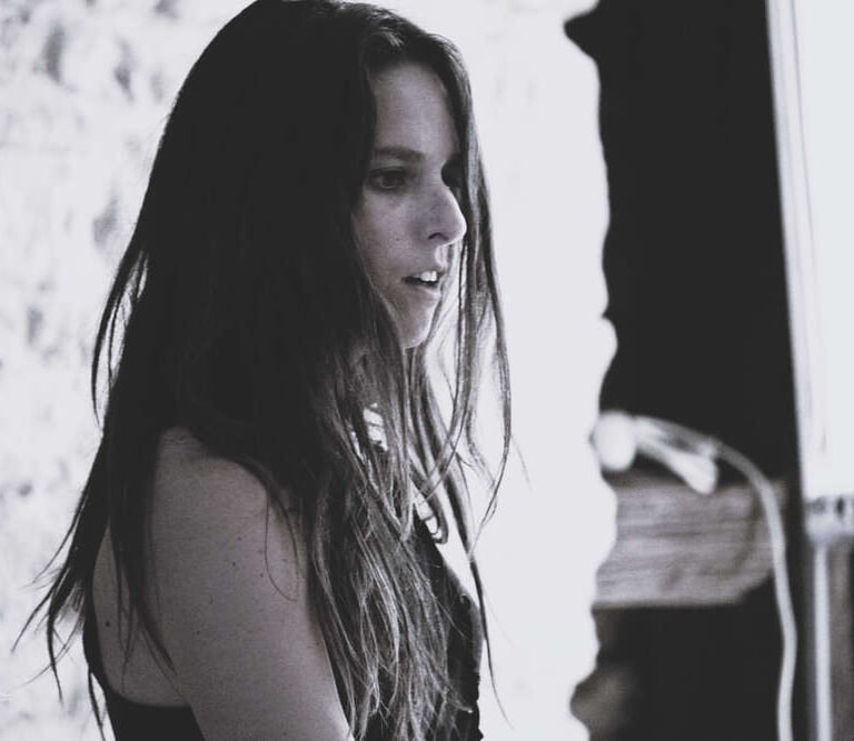 Exploration corporelle poétique par Charlotte Girard, thérapeute