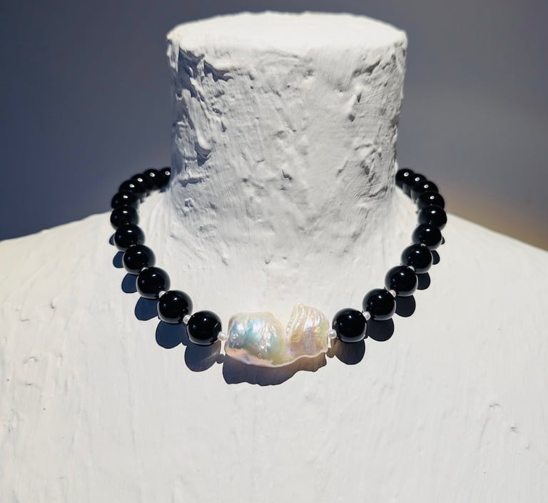 etoile-necklace-with-giant-scaramazza-pearl-onyx