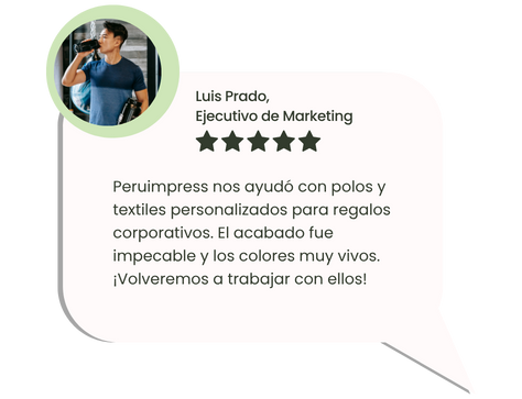 Cliente satisfecho con impresión DTF textil para uniformes personalizados duraderos en Lima con Peruimpress