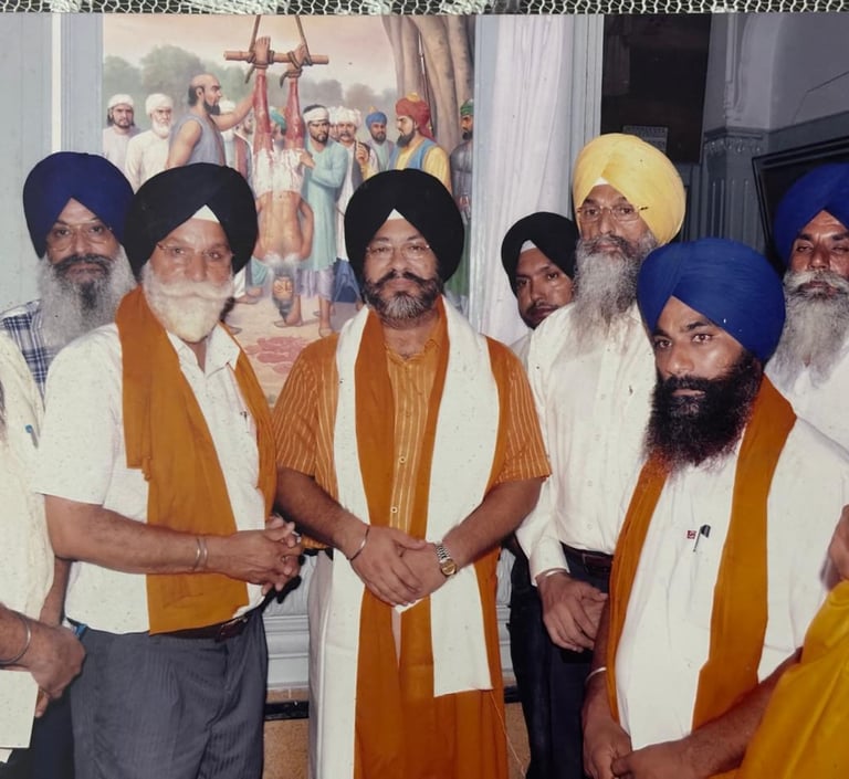 gurvinder-pal-singh-receiving-award-at-golden-temple