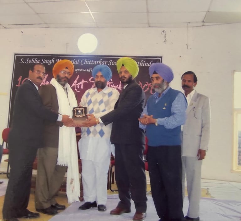 best artist gurvinderpal singh receiving award
