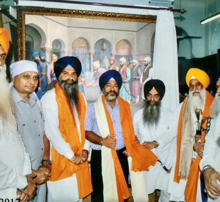 best artist gurvinderpal singh receiving award