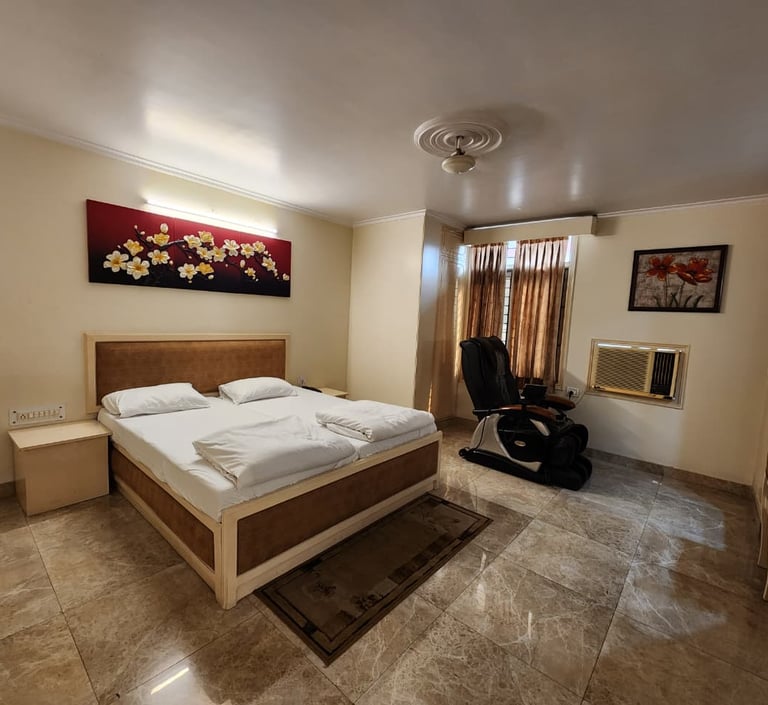 hotel room near meerut railway station