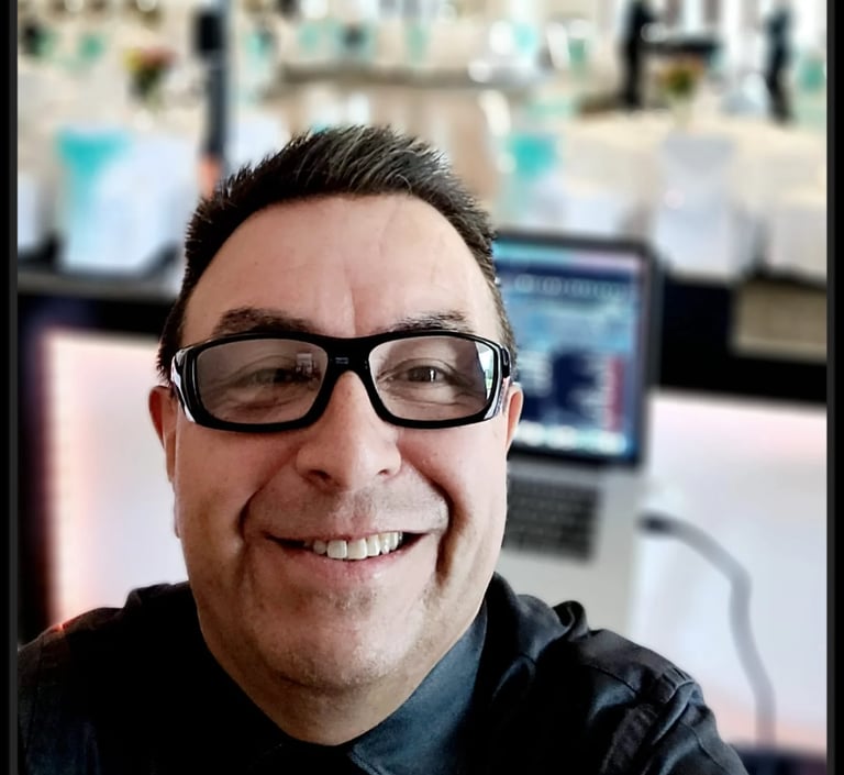 La Nueva Movida Latina DJ, servicios profesionales de DJ latino Ontario, Canadá. Bodas, Quinceañera