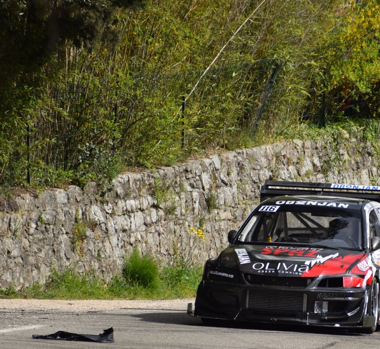 Mitsubishi Lancer préparée pour la course côte