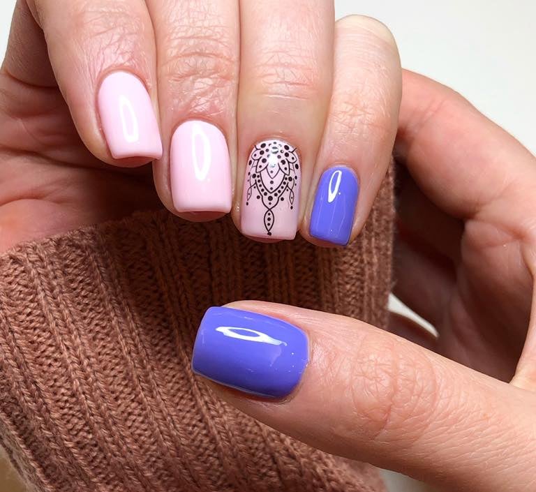 Klientei atliktas manikiūras su padengimu ir piešiniu