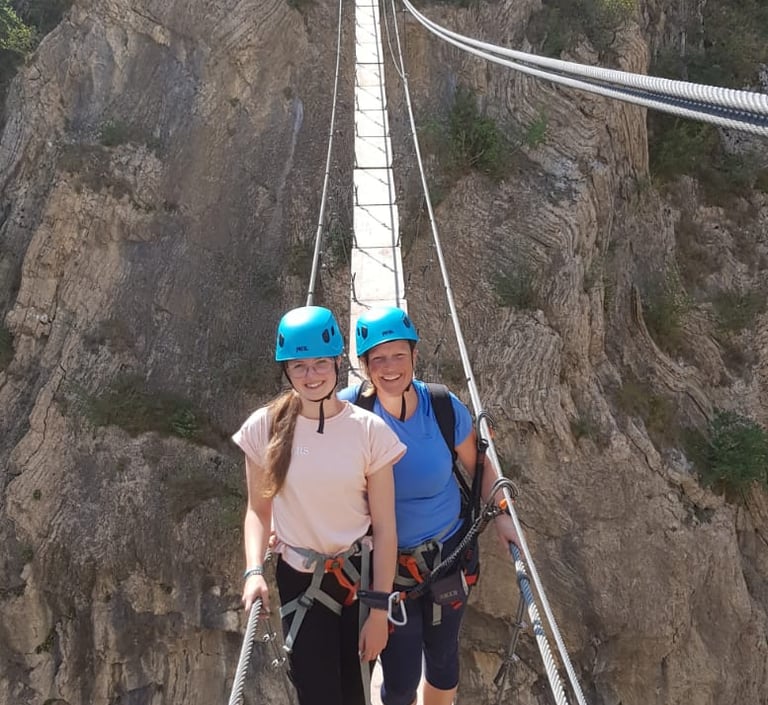 Pont de singe à la via ferrata des Gorges de la Durance