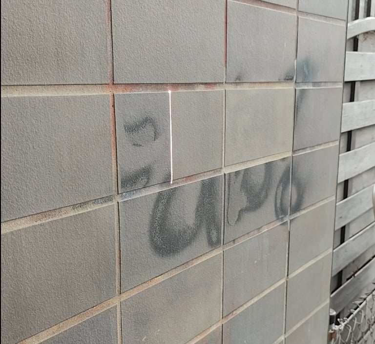 Graffiti-Entfernen mit Laser